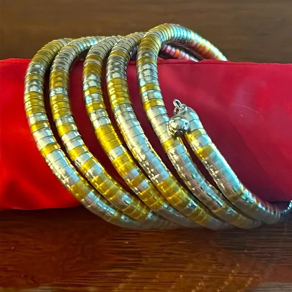 COOL Gold and silver toned bracelet! - Picture 1 of 1